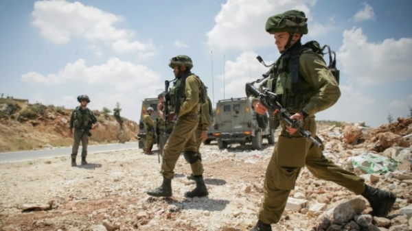 IDF soldiers search for 3 missing Jewish teenagers near Gush Etzion in Judea