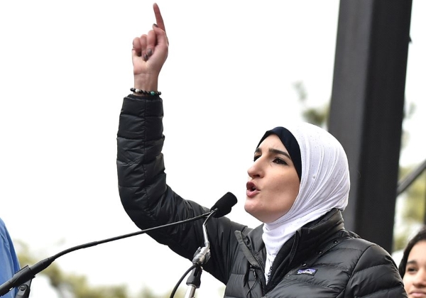Linda Sarsour speaks at Women's March on Washington in February 2017